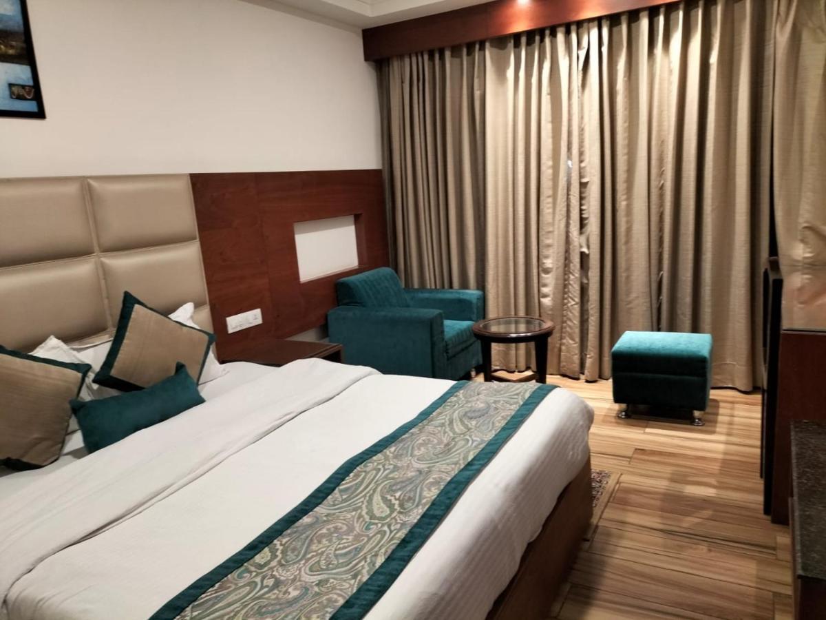 Hotel Ambica Katra Катра Экстерьер фото