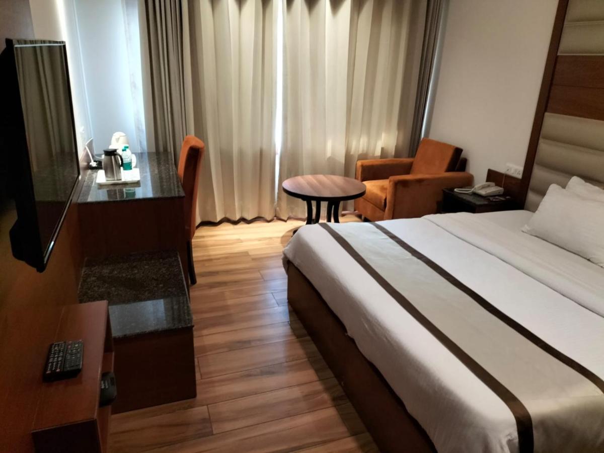 Hotel Ambica Katra Катра Экстерьер фото
