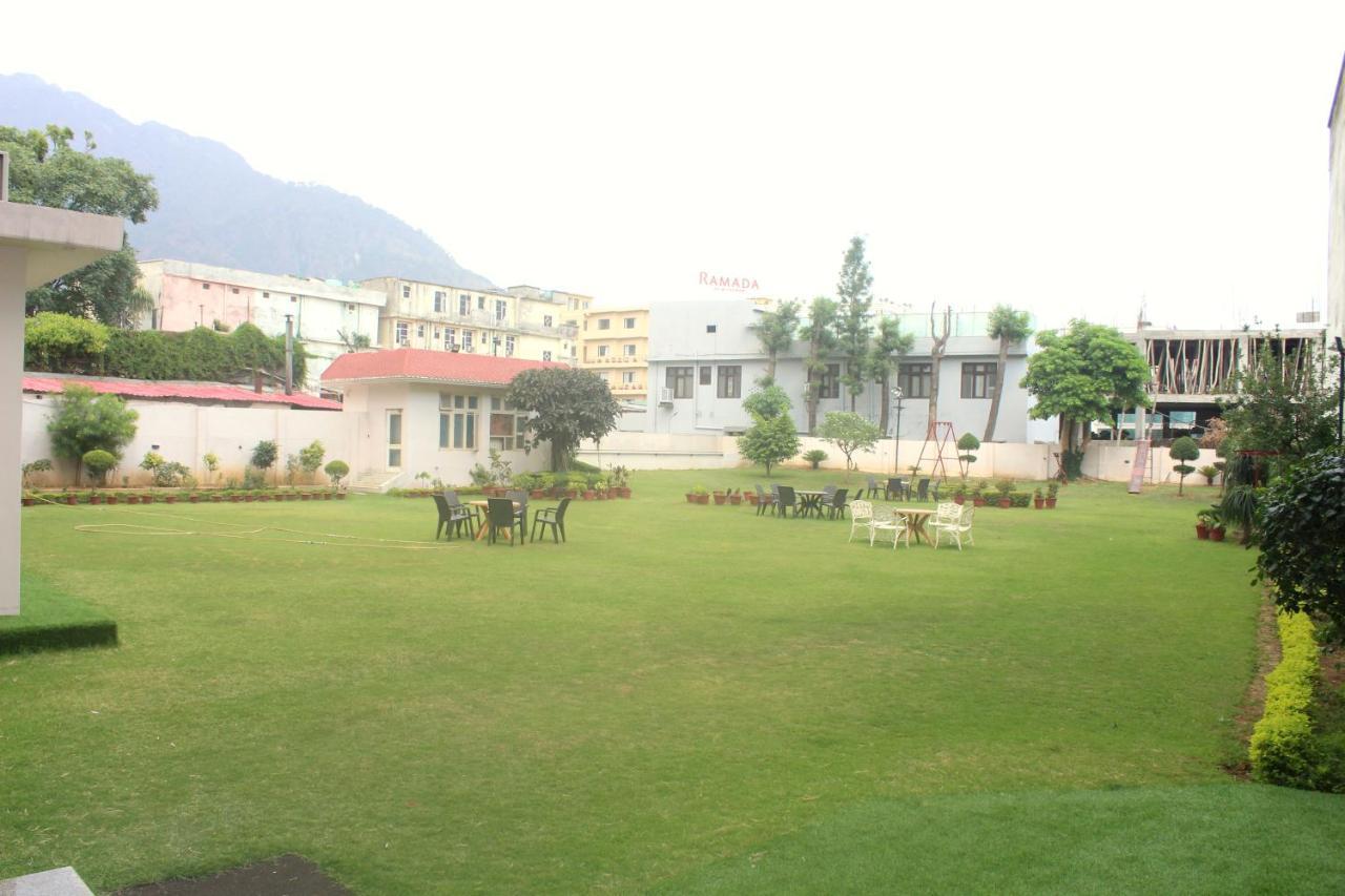 Hotel Ambica Katra Катра Экстерьер фото