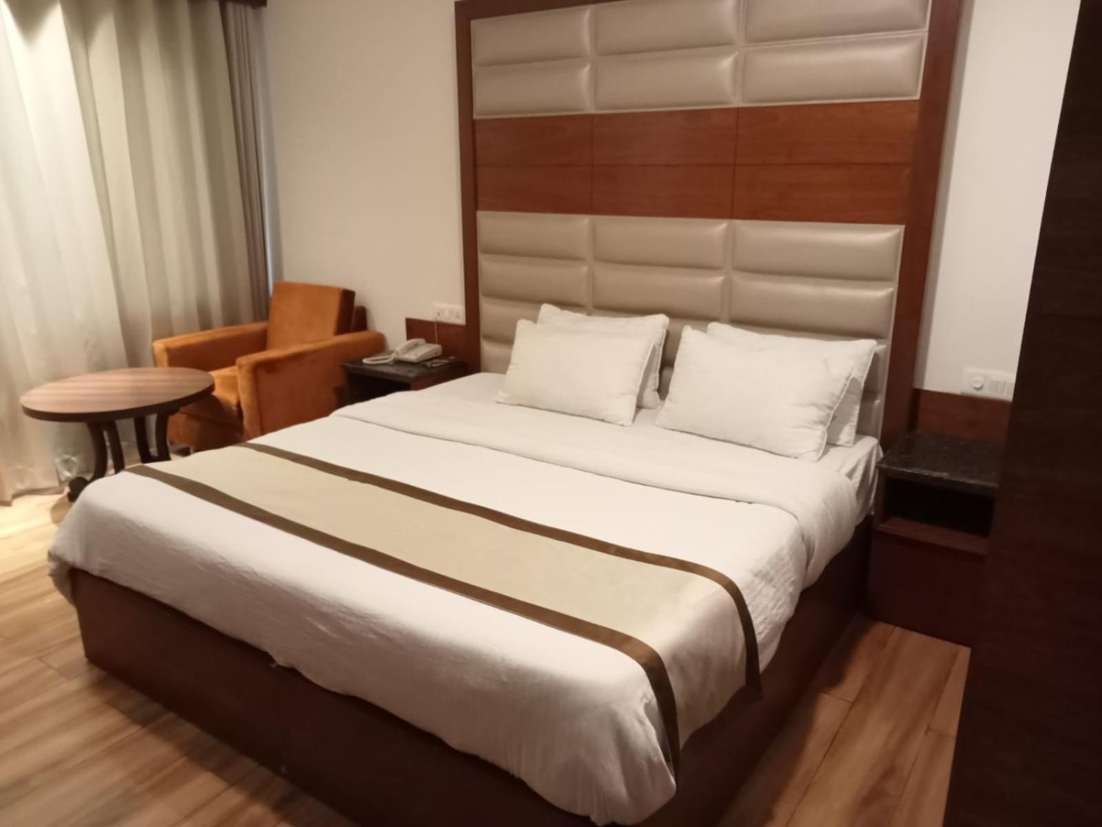 Hotel Ambica Katra Катра Экстерьер фото