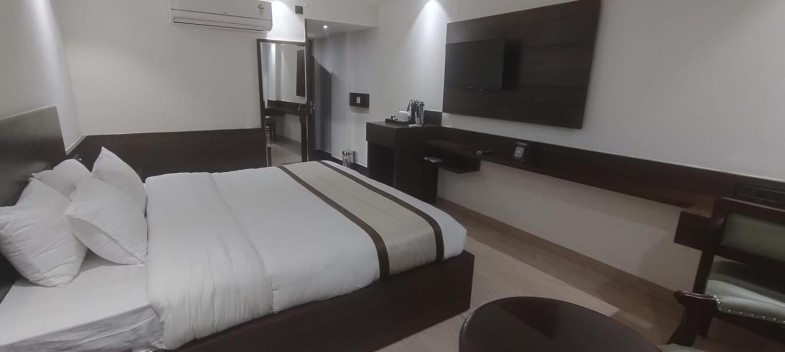 Hotel Ambica Katra Катра Экстерьер фото