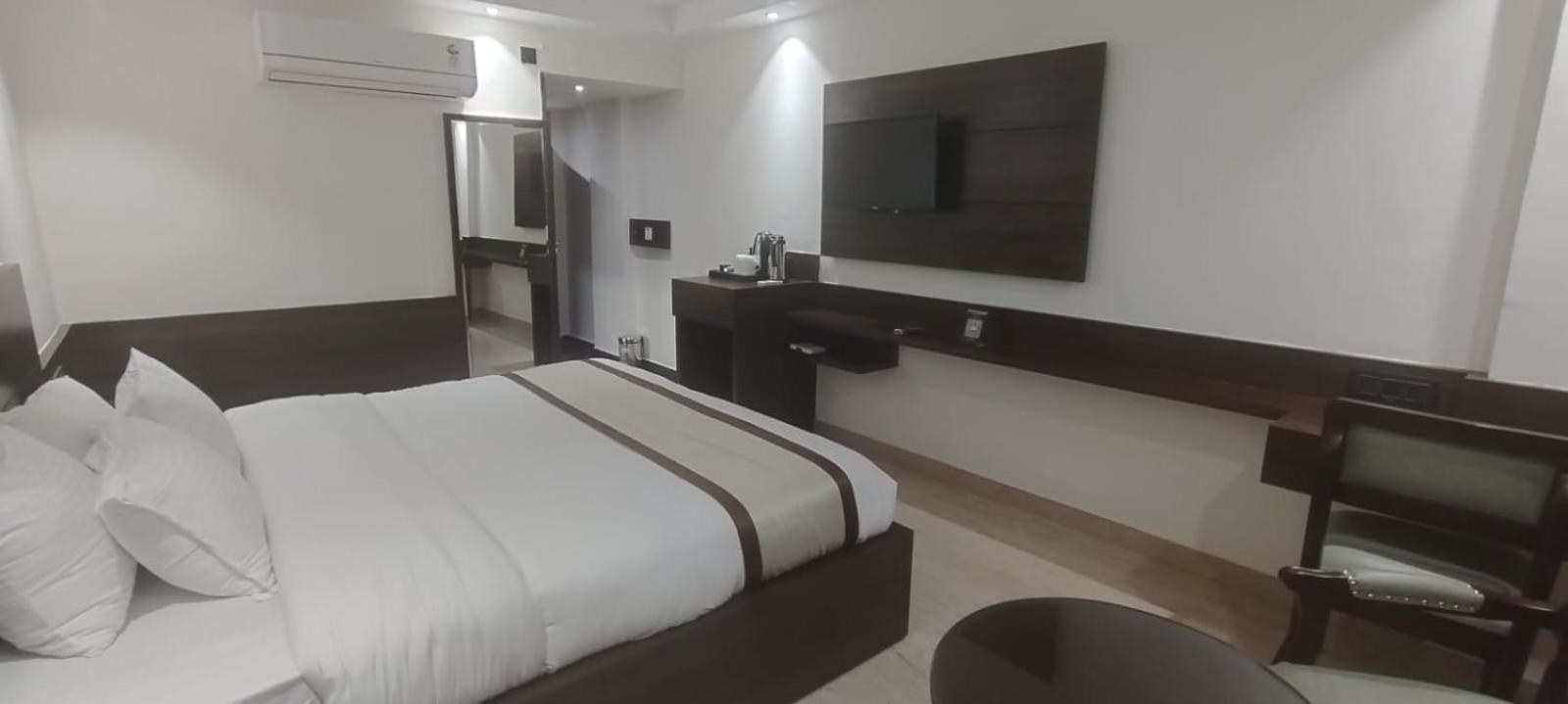 Hotel Ambica Katra Катра Экстерьер фото